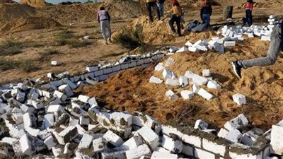 تنفيذ إزالة لحالة تعدِّي بالبناء على أرض زراعية بمركز ومدينة فايد