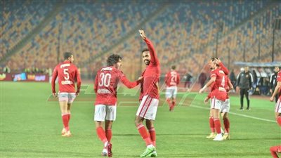الشوط الأول.. الأهلي يسحق سموحة بثلاثية في ليلة عودة كهربا