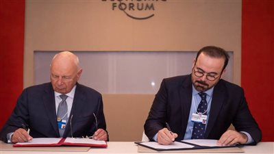 الإمارات والمنتدى الاقتصادي العالمي يوقعان اتفاقيات شراكة في العديد من القطاعات