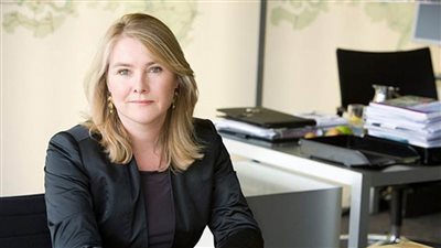 هولندا تعلن في دافوس عن أملها في بيع مليوني سيارة كهربائية بحلول 2030