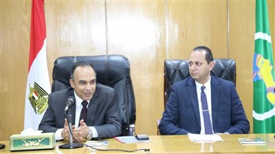 نائب محافظ المنيا يناقش خطة مواجهه الأزمات والسيول