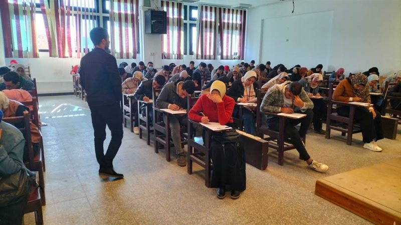 ٥٤٦٥٠ طالب يؤدون