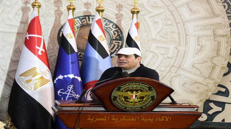 السيسي يتفقد الكلية