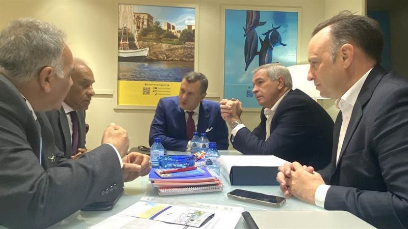 وزير السياحة والاثار