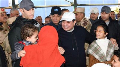 لقاء الرئيس السيسي مع أسر وأهالي الطلبة المستجدين بالأكاديمية العسكرية × صور