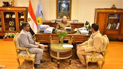 محافظ أسيوط يوجه بالتواجد الميداني في الشارع والتواصل المستمر مع المواطنين