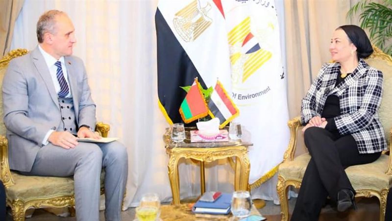 وزيرة البيئة خلال
