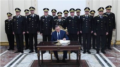 وزير الداخلية وأعضاء المجلس الأعلى للشرطة يسجلون كلمة شكر للرئيس بقصر عابدين 