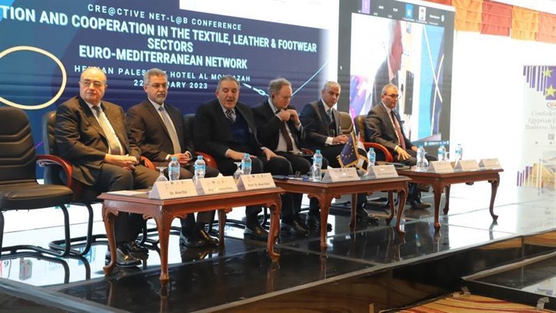 خلال المؤتمر