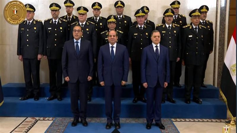 الرئيس السيسي يتوسط