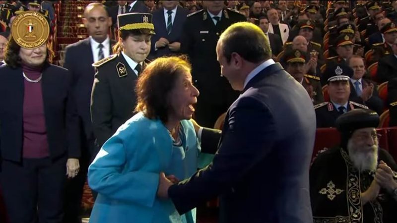 الرئيس السيسي يكرم