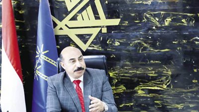 محافظ أسوان يوجه بالاهتمام بمواقع العمل بمشروعات 