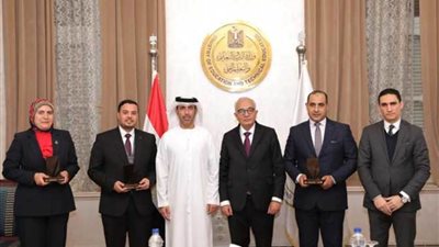 وزير التعليم يكرم المعلمين الفائزين في المرحلة الأولى من مسابقة جائزة محمد بن زايد لأفضل معلم