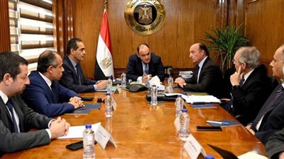 وزير التجارة يبحث مع رؤساء عدد من المجالس التصديرية خطط العمل لزيادة معدلات التصدير