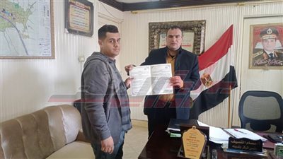 تسليم 6 عقود تقنين أراضي أملاك الدولة للمستفيدين من المواطنين