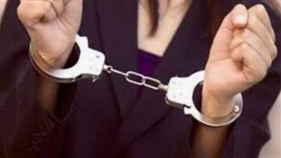 ضبط سيدة أنشأت حسابًا إلكترونيًا لبث مقاطع خادشة للحياء العام