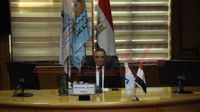 الدسوقي: يستعرض التقارير الخاصة بمختلف الأنشطة المجتمعية بجامعة كفر الشيخ