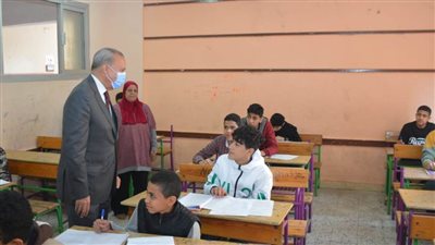 طلاب الإعدادية بالقليوبية يؤدون امتحانات مادتي الجبر والكمبيوتر