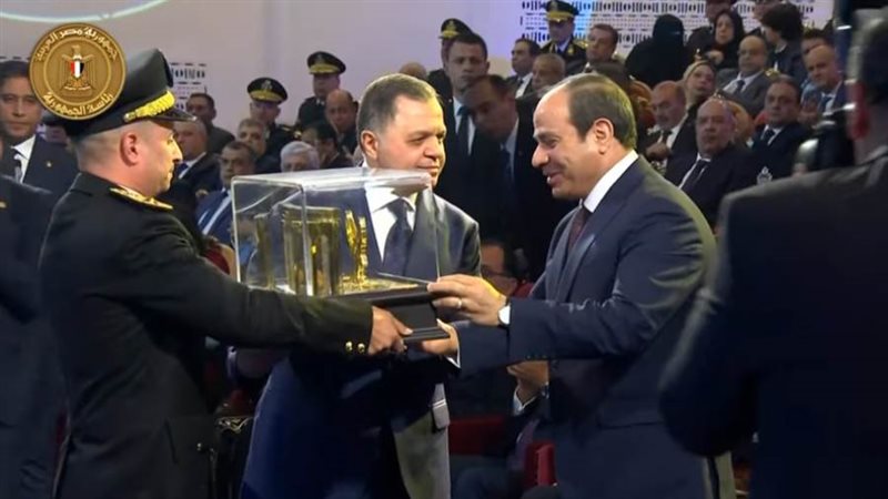 وزير الداخلية يقدم