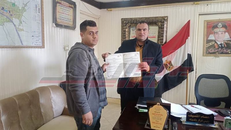 تسليم العقود