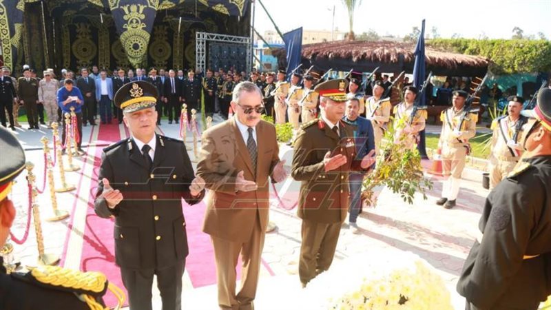 وضع اكليل الزهور