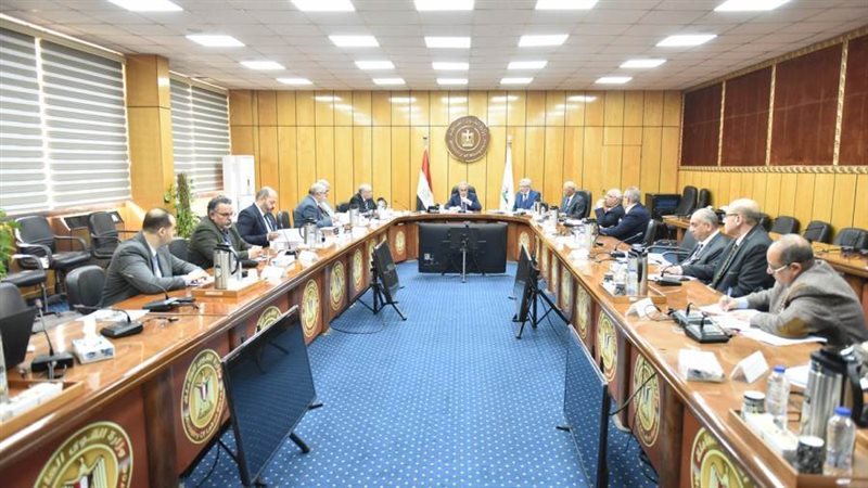 خلال الاجتماع