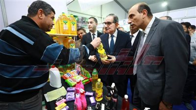 محافظ كفر الشيخ يفتتح معرض 