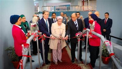 وزيرا البيئة والطيران يفتتحان محطة جديدة للطاقة الشمسية بمطار القاهرة الدولي