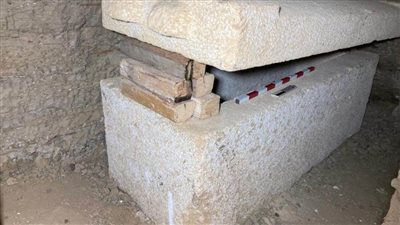 زاهي حواس يعلن اكتشافات أثرية جديدة بموقع جسر المدير في سقارة