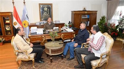 محافظ أسيوط يناقش آخر مستجدات الموقف التنفيذي لمشروعات مياه الشرب والصرف الصحي