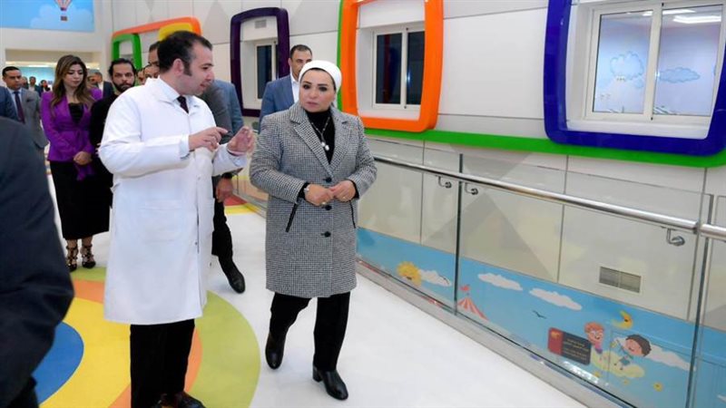 السيدة الأولي انتصار