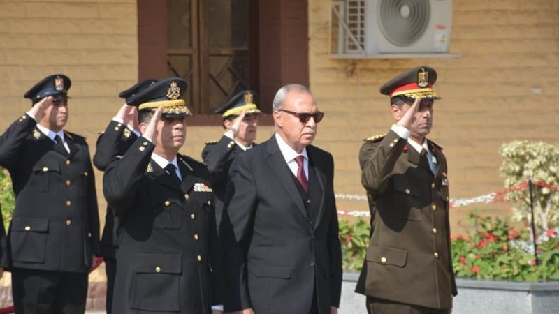 وضع اكليل من الزهور