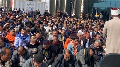 إقامة صلاة الجمعة بساحات معرض القاهرة الدولي للكتاب (صور)
