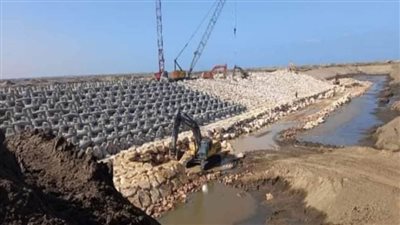 وزير الرى يتابع موقف مشروعات حماية الشواطئ بمحافظة دمياط