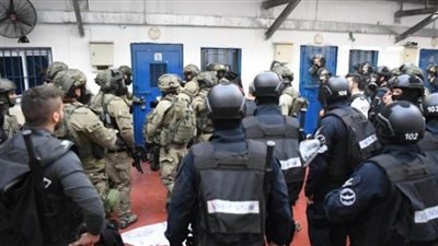 توتر في سجون 