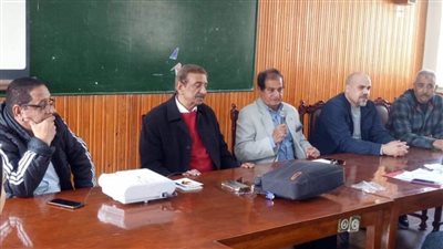 سعيد عبدالغني عضو مجلس اتحاد اليد  يفتتح دراسة الحكام الجدد بالإسماعيلية