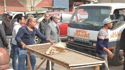 محافظ القليوبية يضبط 214 مخالفة إشغال طريق وإزالة باعة جائلين