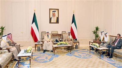    ولي عهد الكويت يستقبل الأمين العام الجديد لدول مجلس التعاون الخليجي