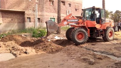 إزالة فورية لحالة تعدٍ بالبناء على أرض زراعية بالإسماعيلية 