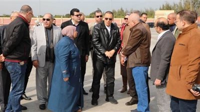 محافظ الشرقية يتابع العمل بصوامع الغلال بالصالحية الجديدة