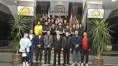 رئيس جامعة الزقازيق يستقبل فريق هوكي الشرقية