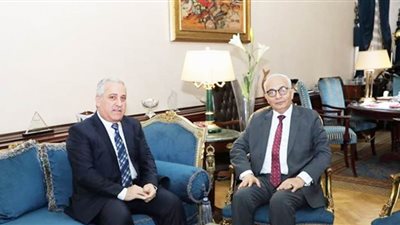 وزير التعليم يبحث مع رئيس الوطنية للصحافة أوجه التعاون المشترك