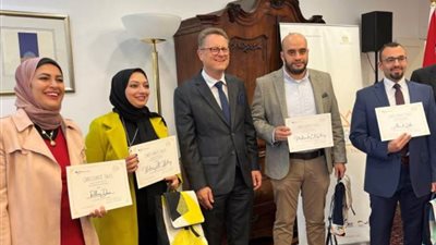 سفير ألمانيا بالقاهرة يكرم أربعة صحفيين فائزين في مسابقة 