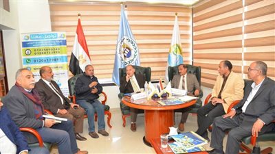محافظ أسيوط يعقد اجتماعًا لمعرفة آخر المستجدات لاستكمال وتشغيل الشبكات بمشروع الصرف الصحي بديروط