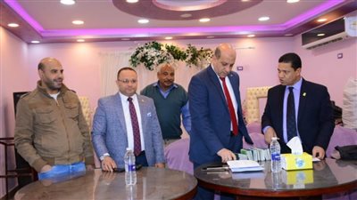 توزيع تأشيرات العمرة على أعضاء هيئة التدريس والعاملين بجامعة أسيوط