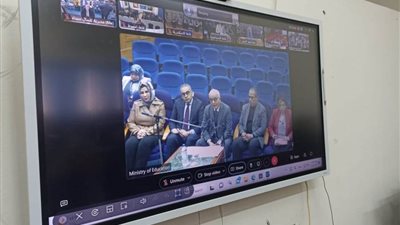 وكيل وزارة التربية والتعليم في اجتماع الوزير عبر الفيديو كونفرانس