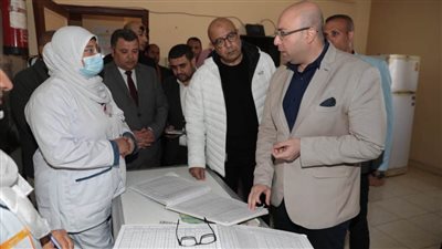 محافظ بني سويف يتابع الخدمات المقدمة في وحدة إبشنا الصحية 