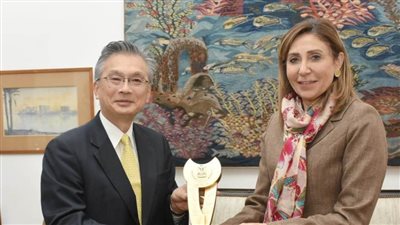 وزيرة الثقافة تلتقي سفير اليابان بالقاهرة لبحث أطر التعاون الثقافي