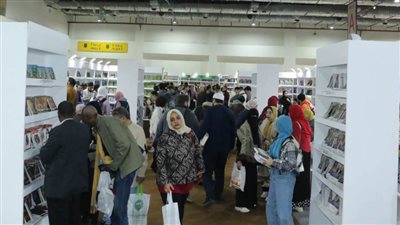 تزايد الإقبال على جناح هيئة قصور الثقافة بمعرض الكتاب