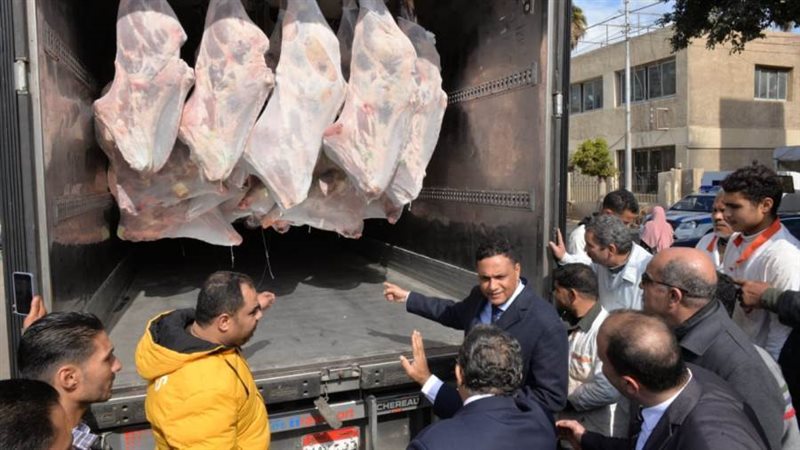 توزيع اللحوم على